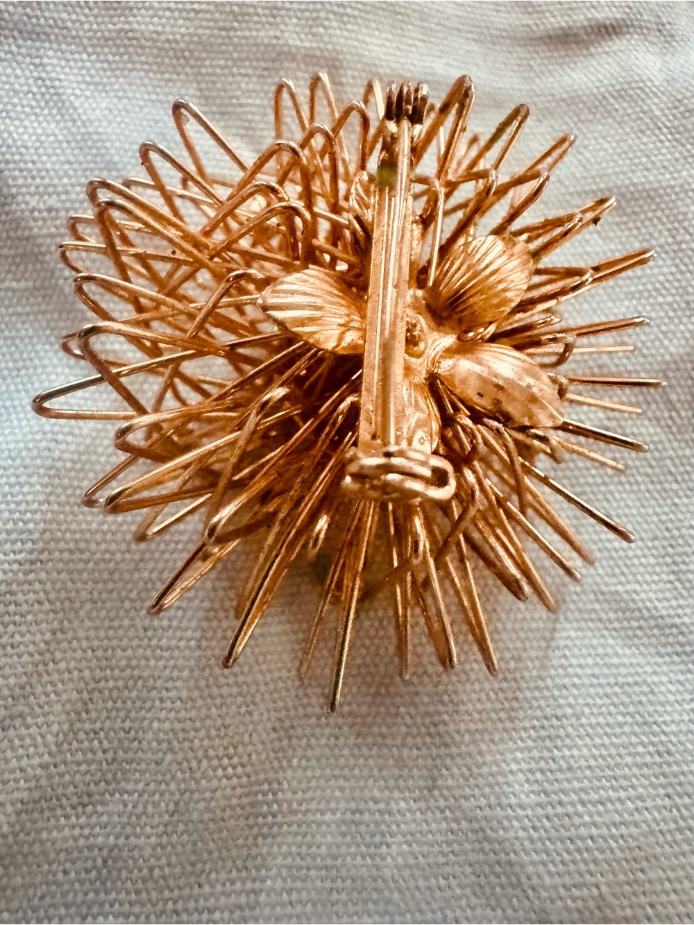 Rare Vintage Gold tone Sputnik brooch with rare coloured stones - Picture 2 of 10